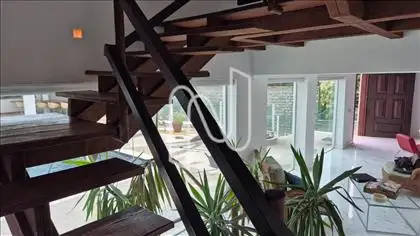 Escada maravilhosa acesso quartos