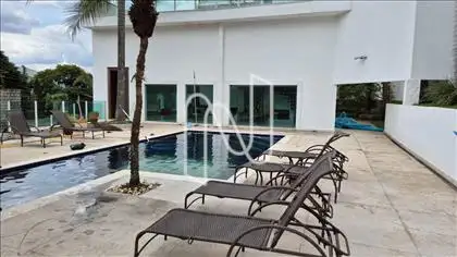Área de lazer com piscina