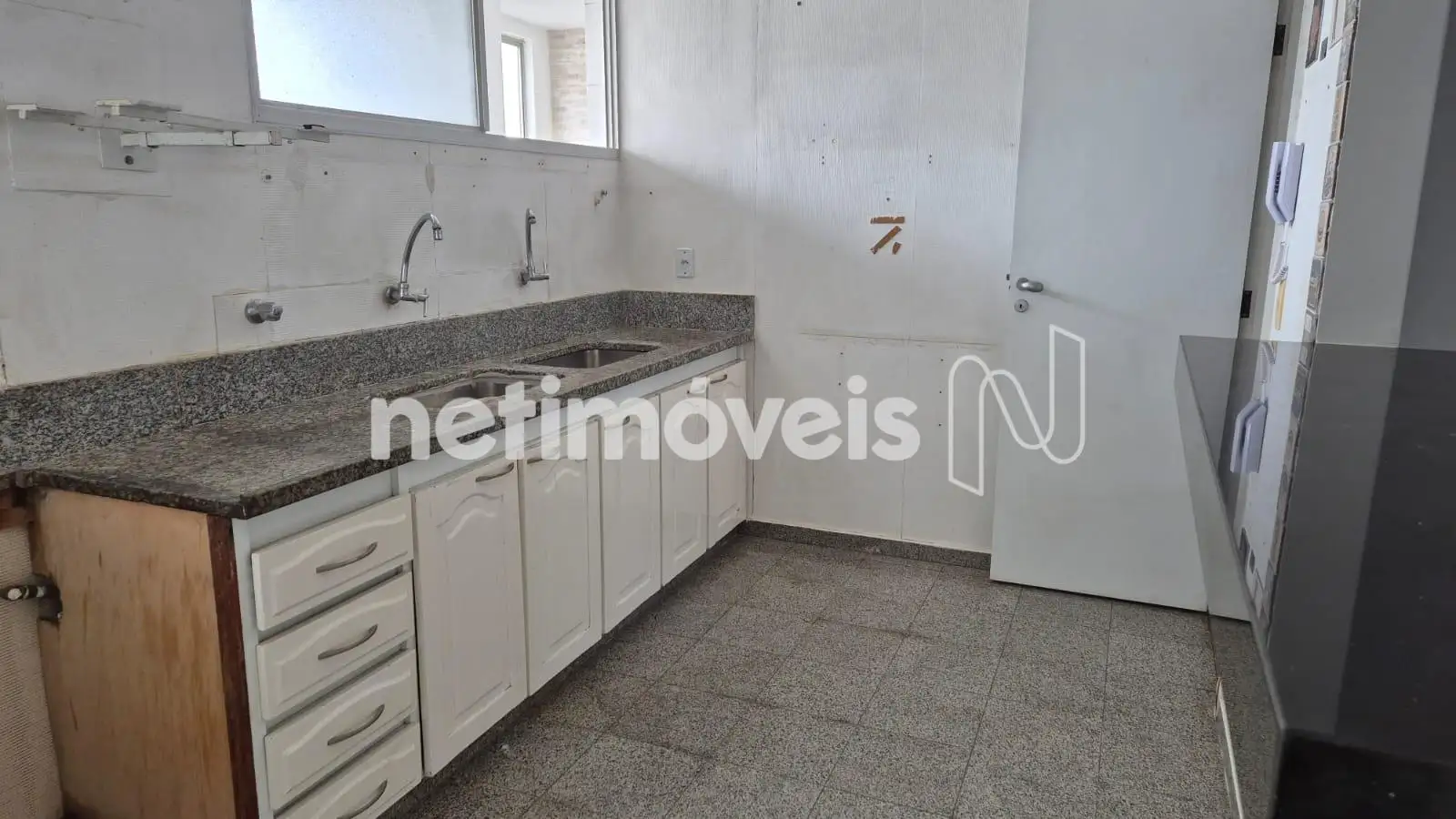 Cozinha ampla e arejada