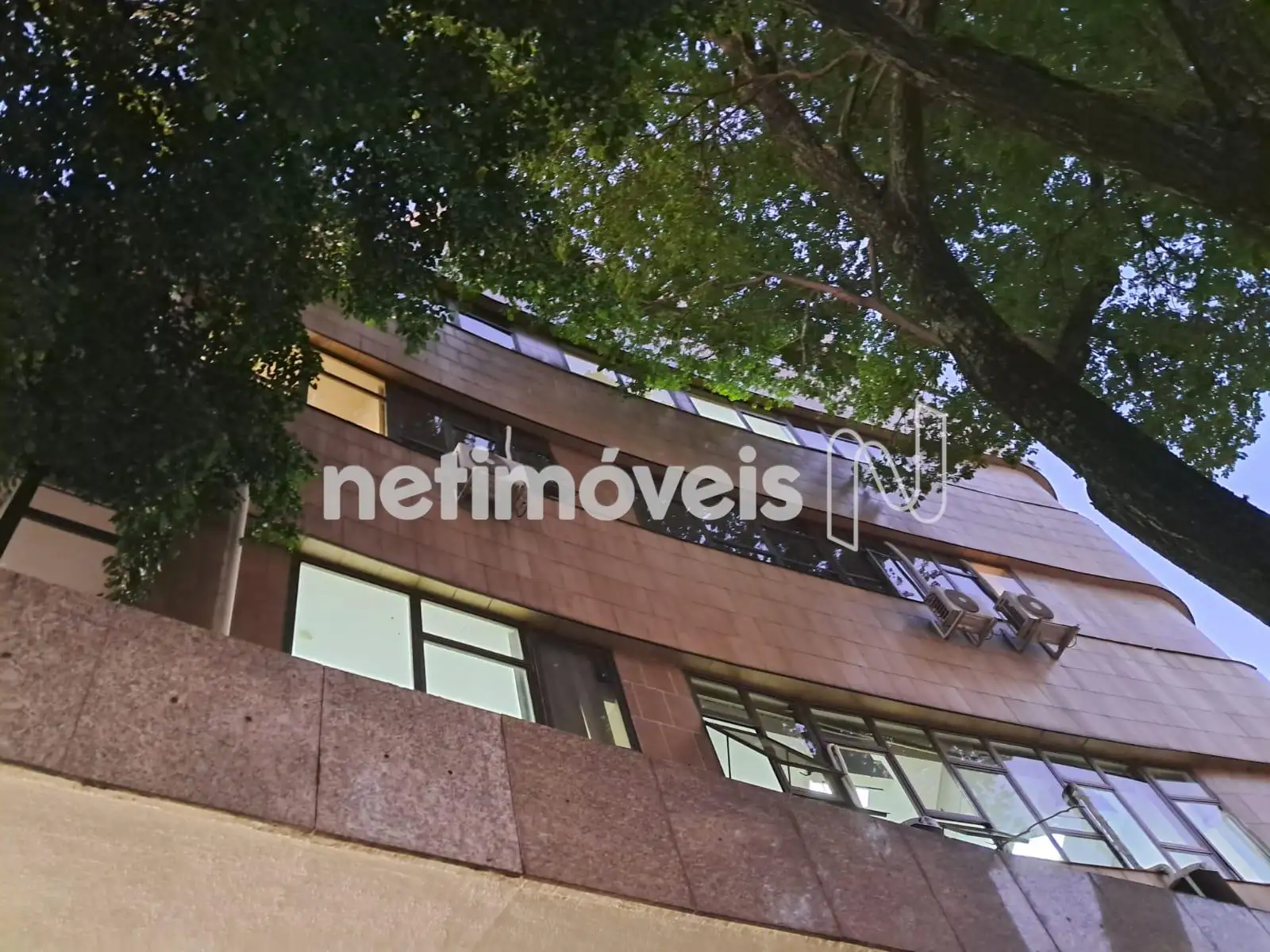 Conjunto de salas para comprar com 229 m², 7 banheiros, 4 vagas em Praça da Bandeira, Serra, Belo Horizonte