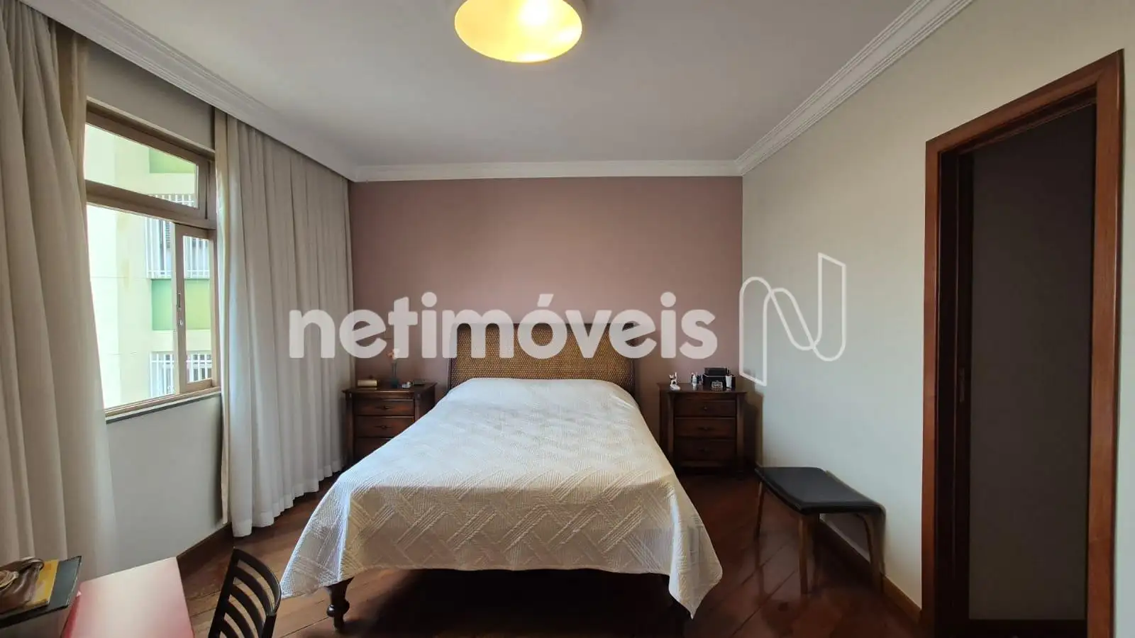 Suíte casal com closet