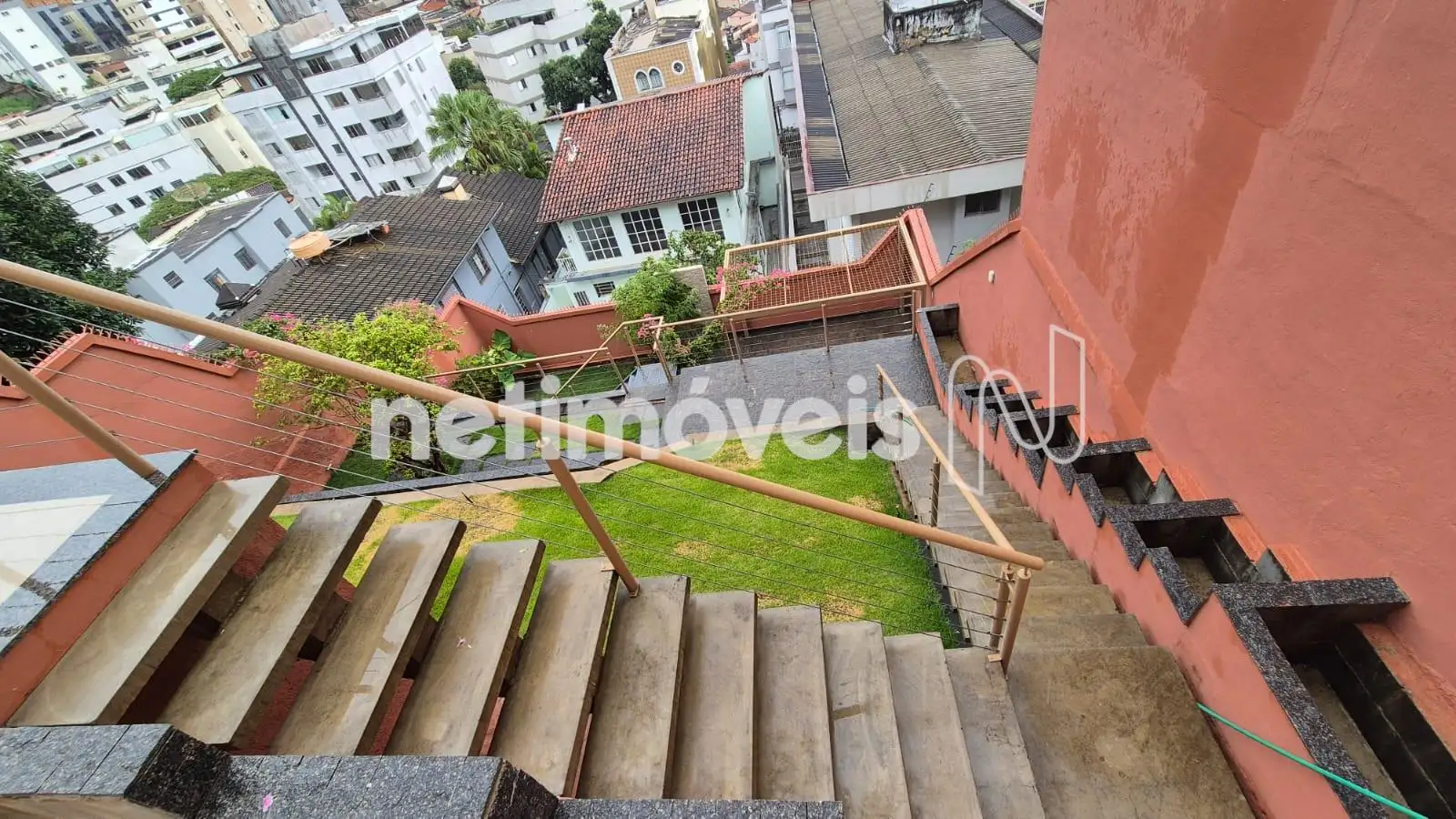 Área livre fundo da casa