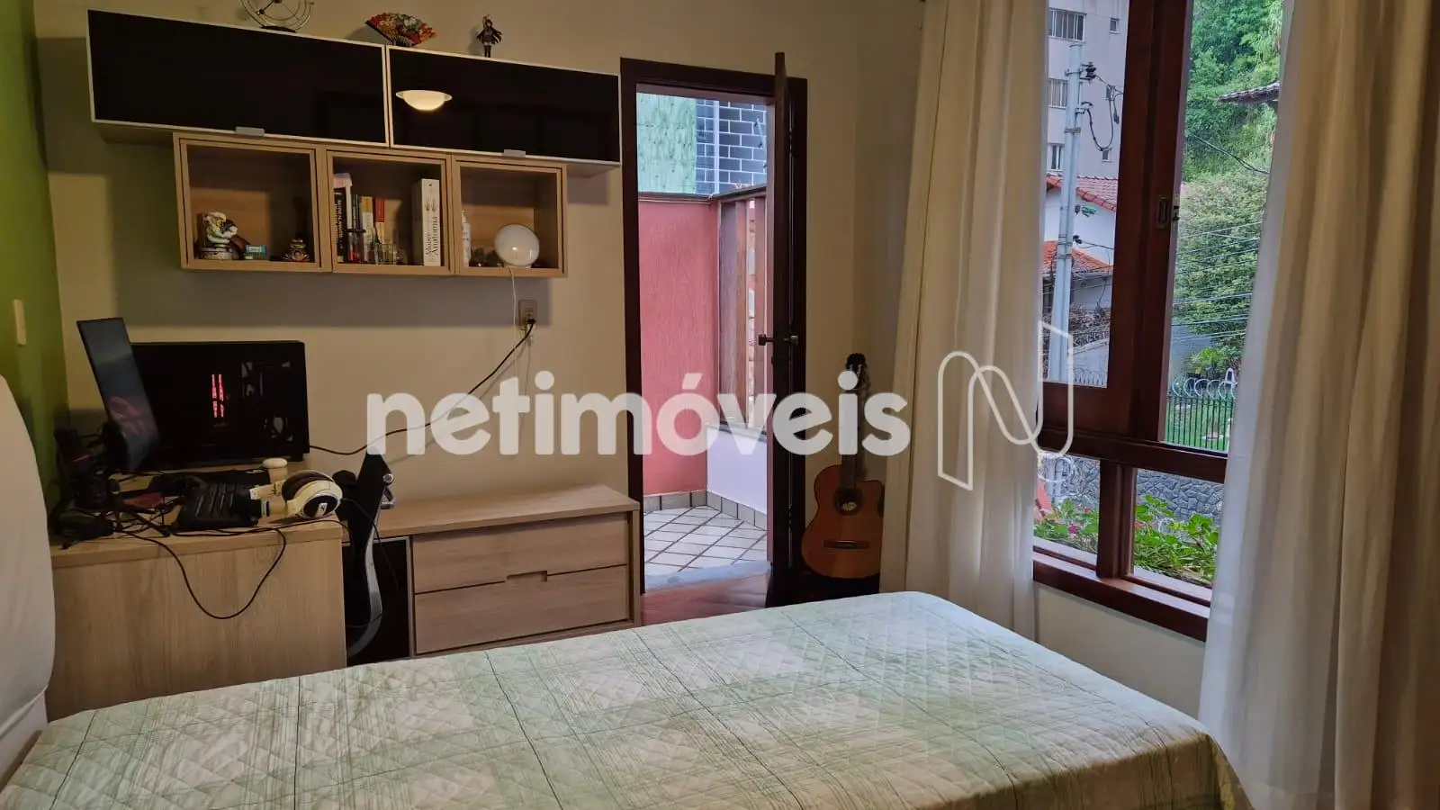 Quarto 2 com varanda anexa