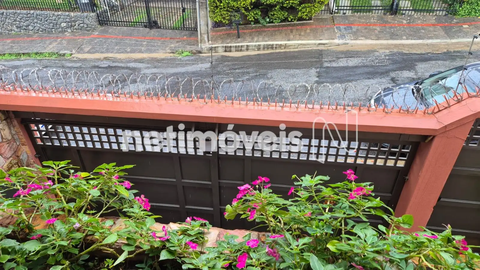 Vista do quarto para frente da casa