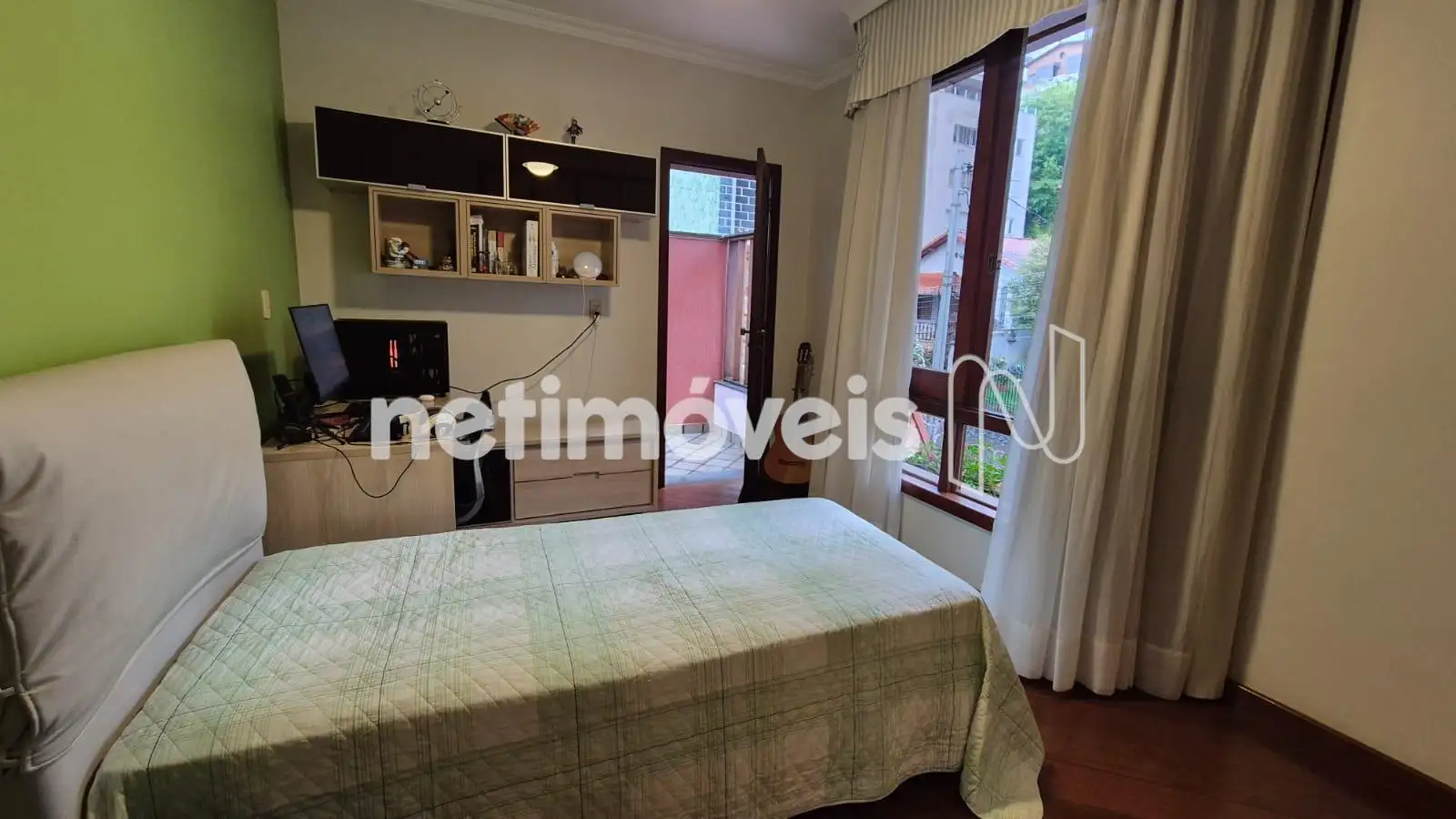 Quarto 2 com varanda anexa