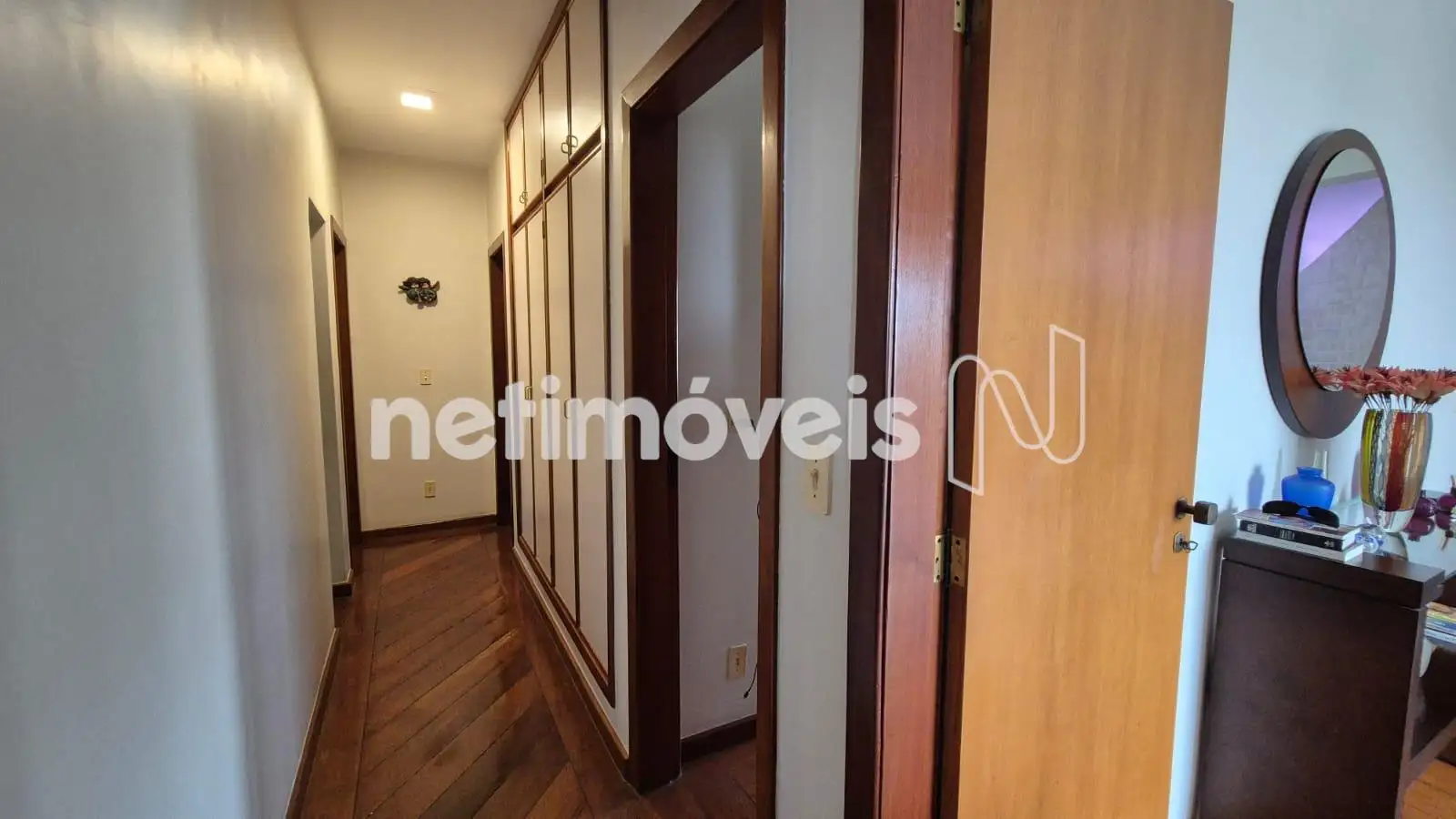 Armário rouparia corredor