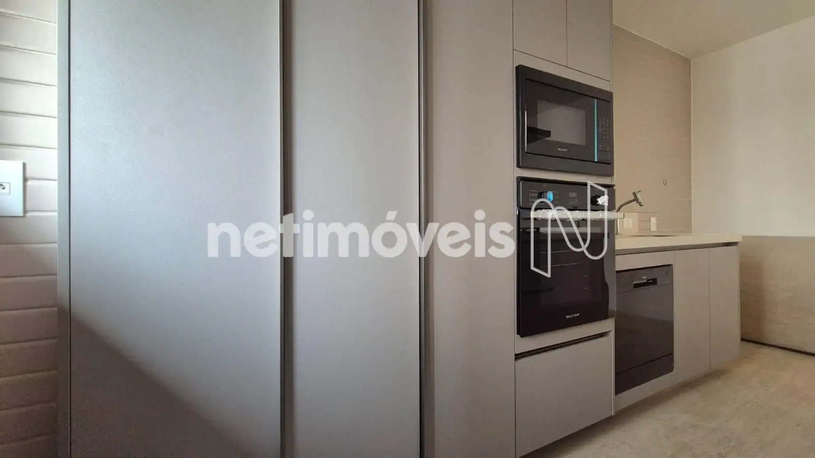 Armário área de serviço e cozinha