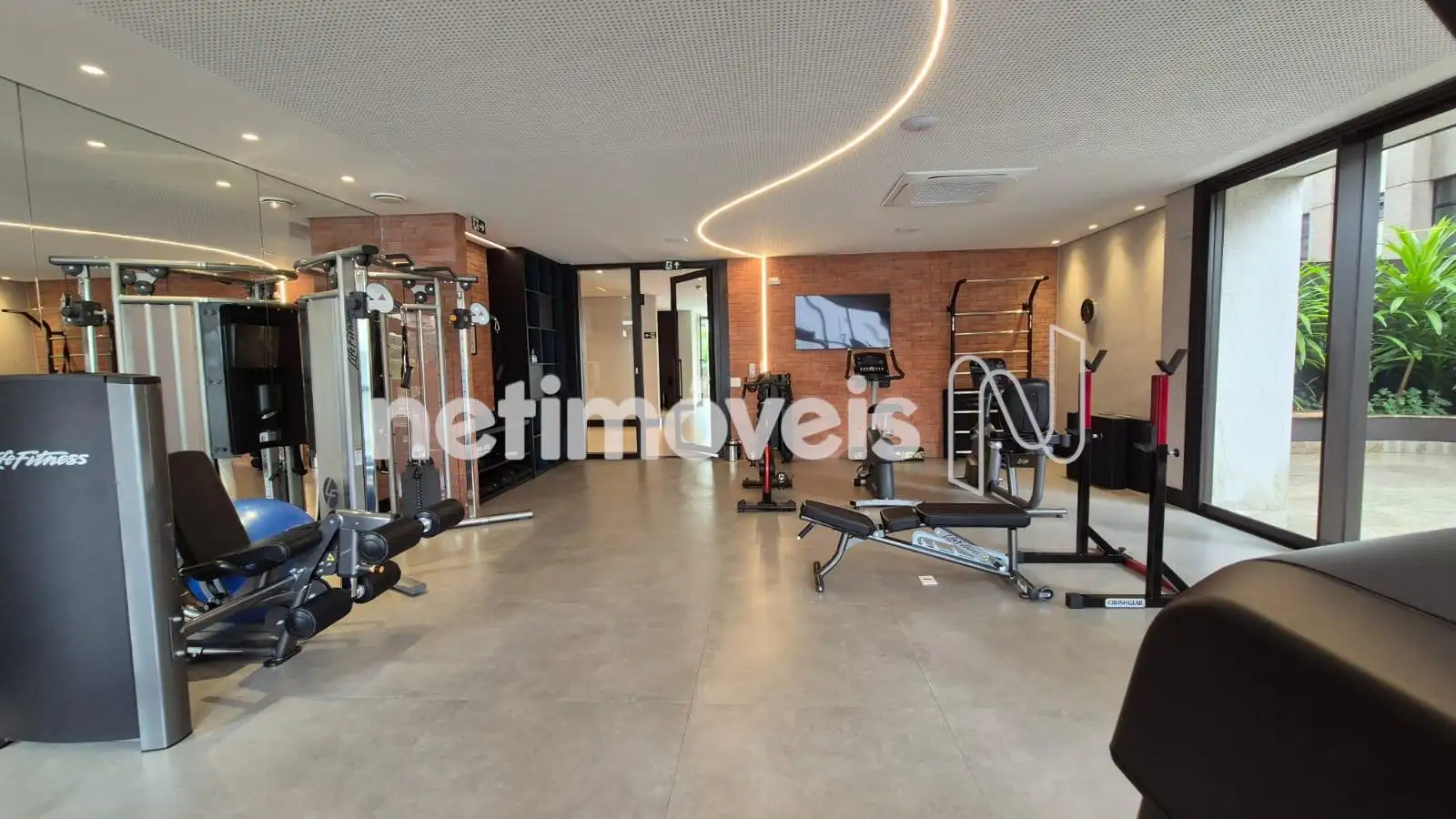 Academia com aparelhos Life Fitness