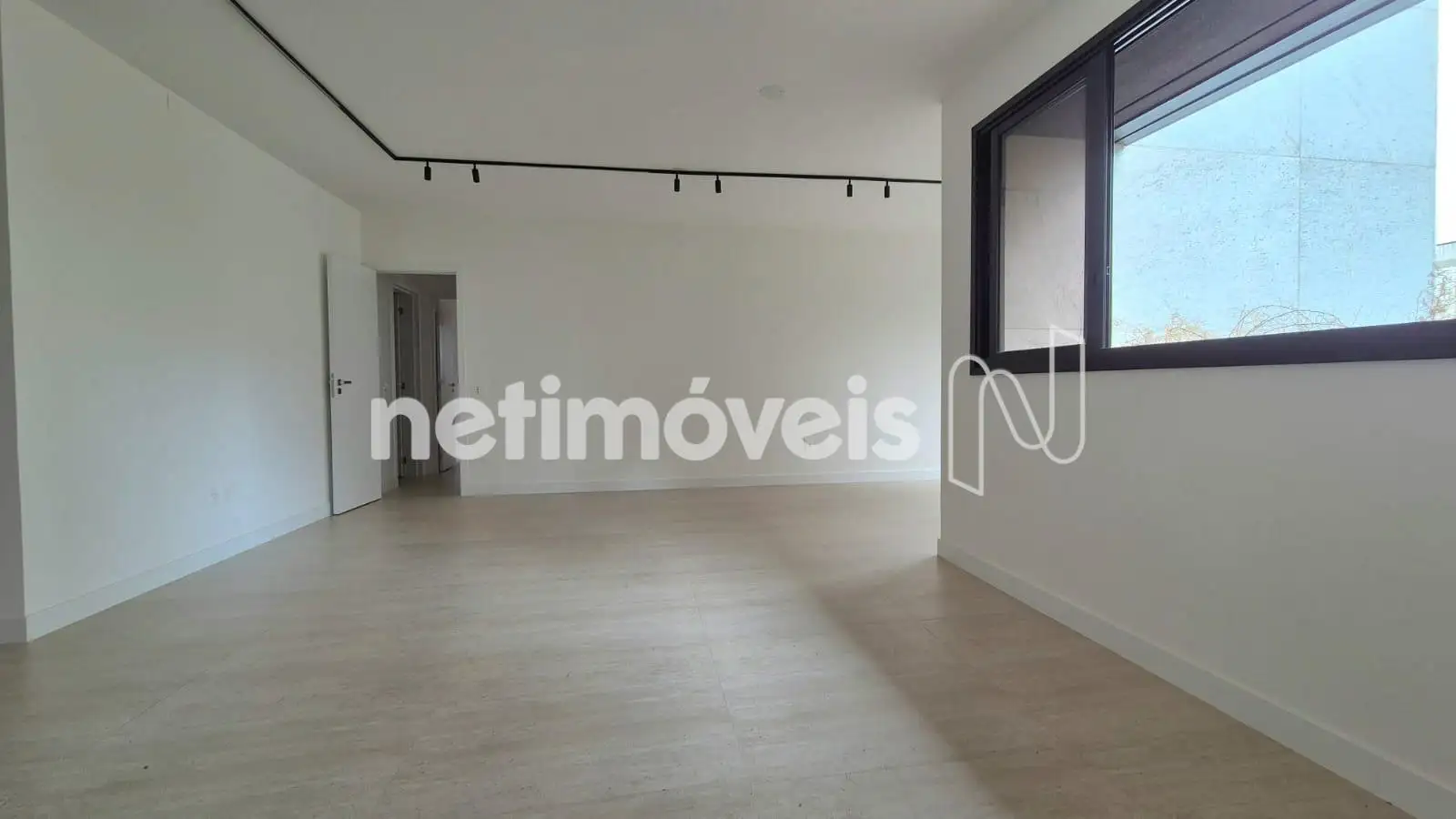 Entrada apartamento sala p/ 2 ambientes