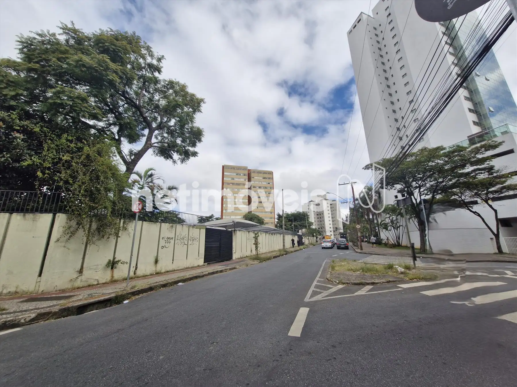 vista à direita, sentido à Av Afonso Pena.