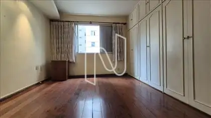 Quarto suíte detalhe armários