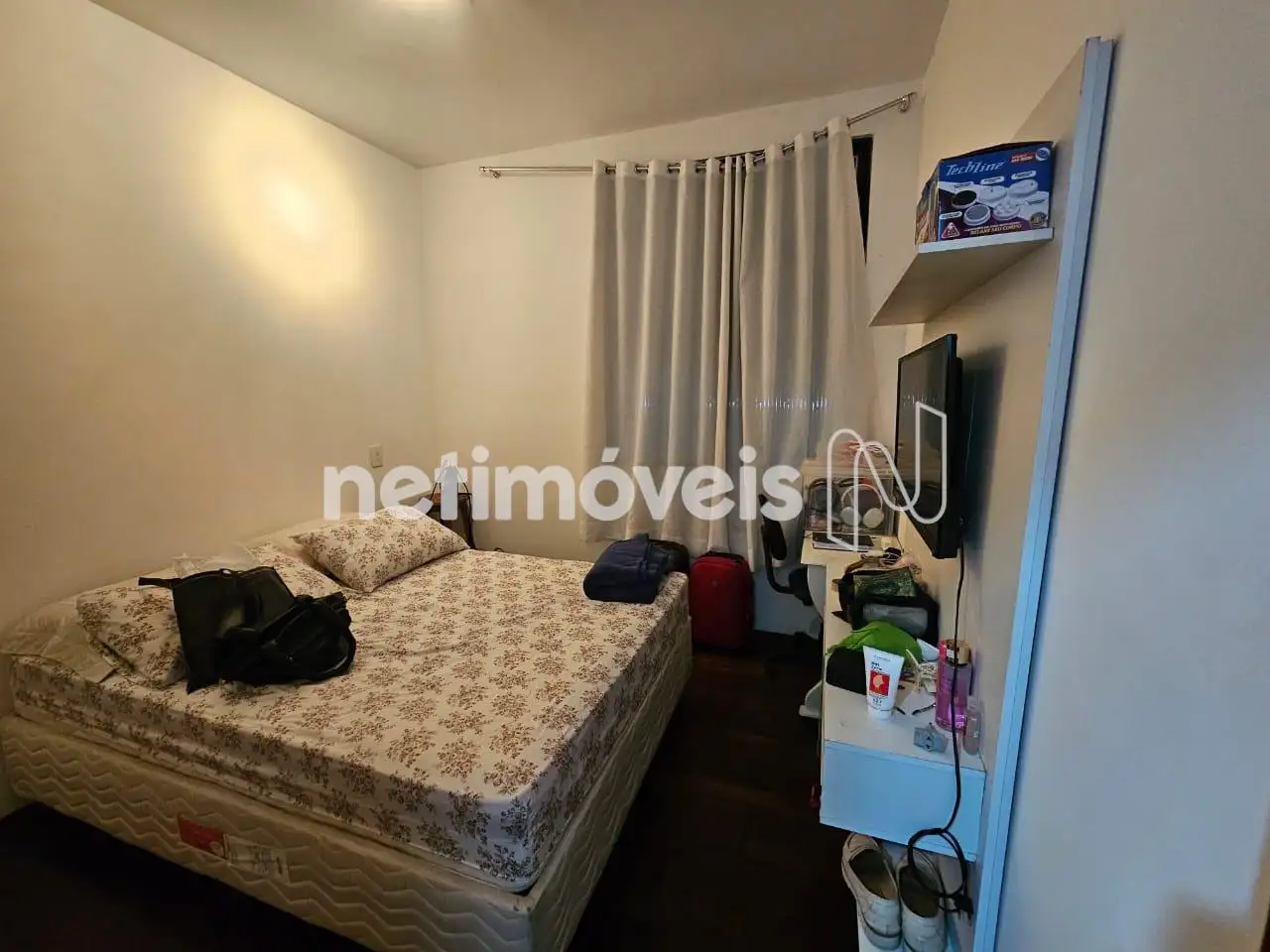Quarto 2 com armário