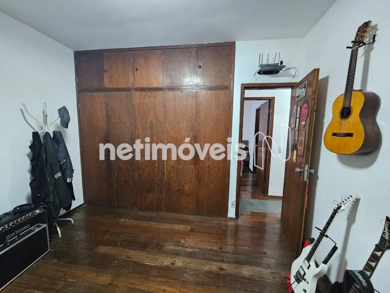 Quarto 3 com armário