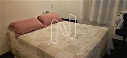 quarto solteiro com armários 