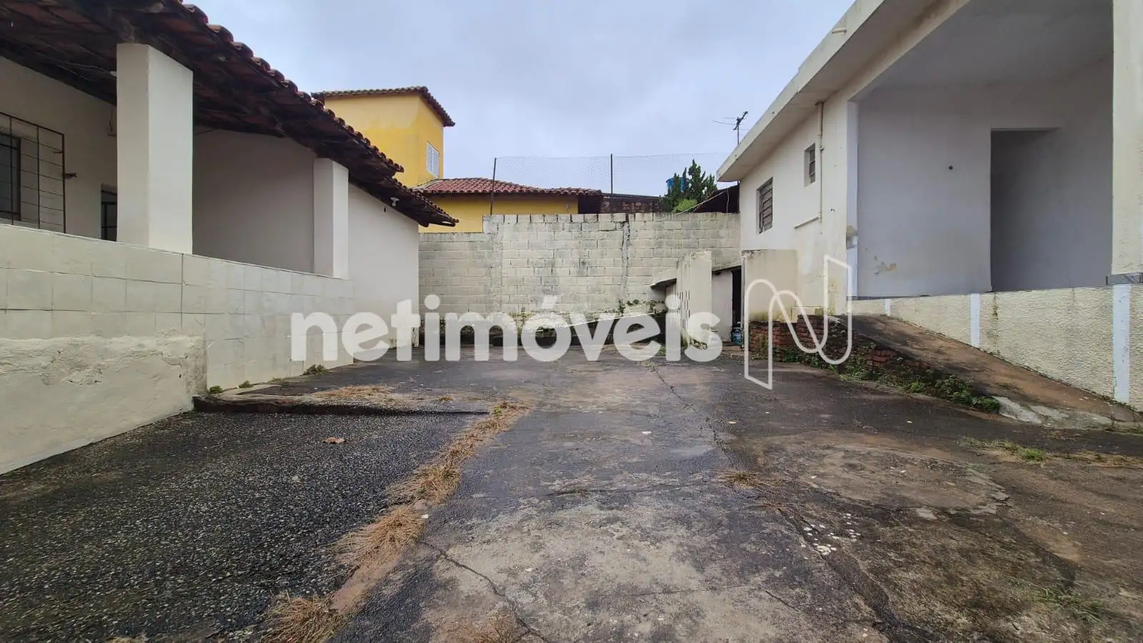 Quintal e barracão