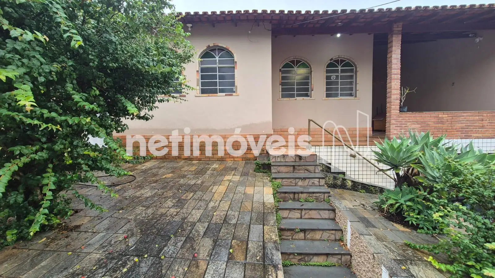 Entrada sa casa, varanda ao lado