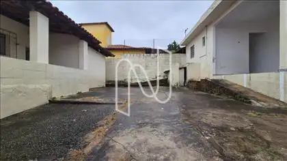 Quintal e barracão