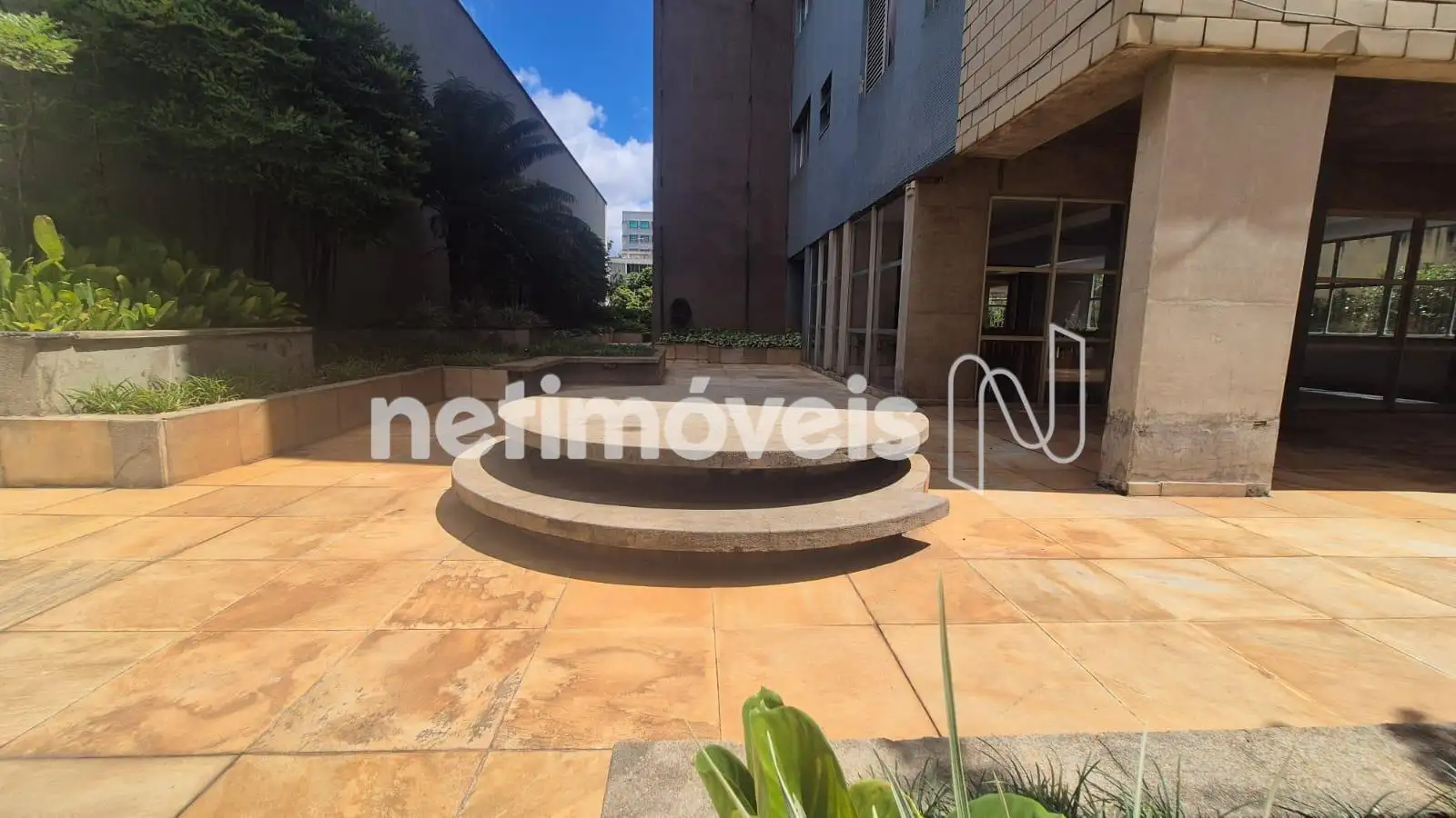 Área livre, aberta do edifício