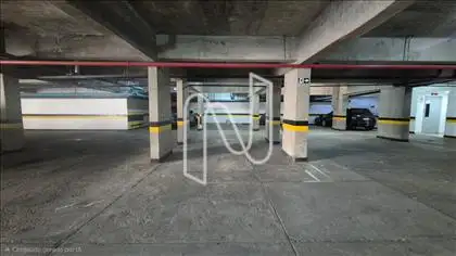  uma vaga de garagem 