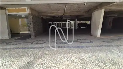 Garagem com entrada para os apartamentos 