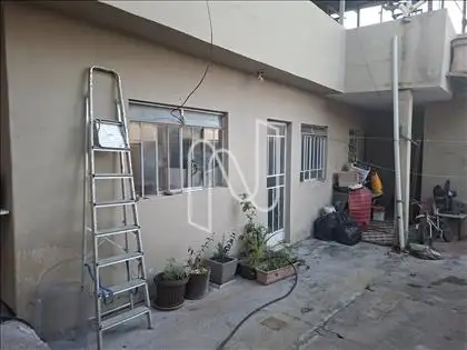 Edícula com 2 quartos, banheiro e terraço