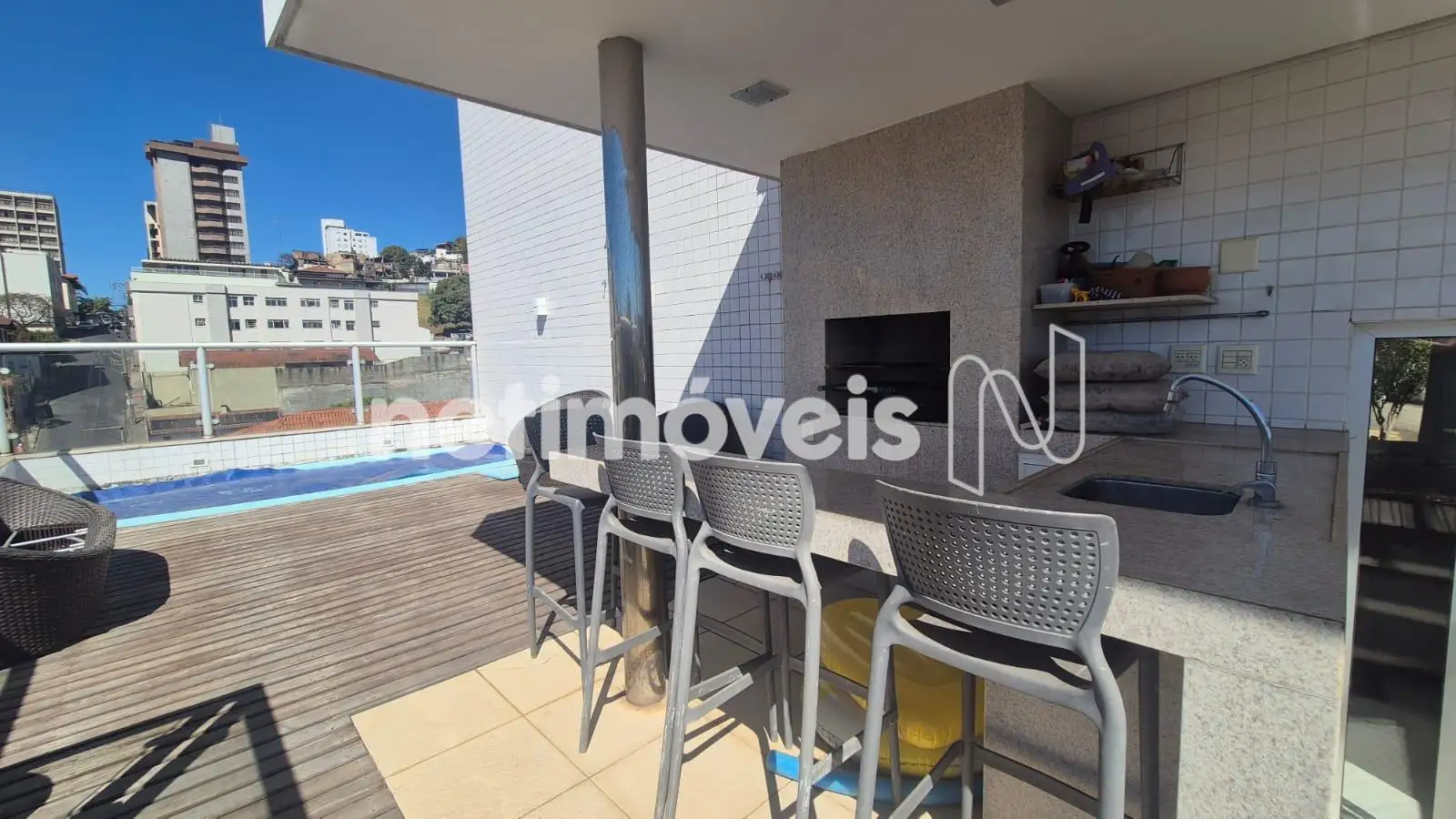 Espaço gourmet com piscina