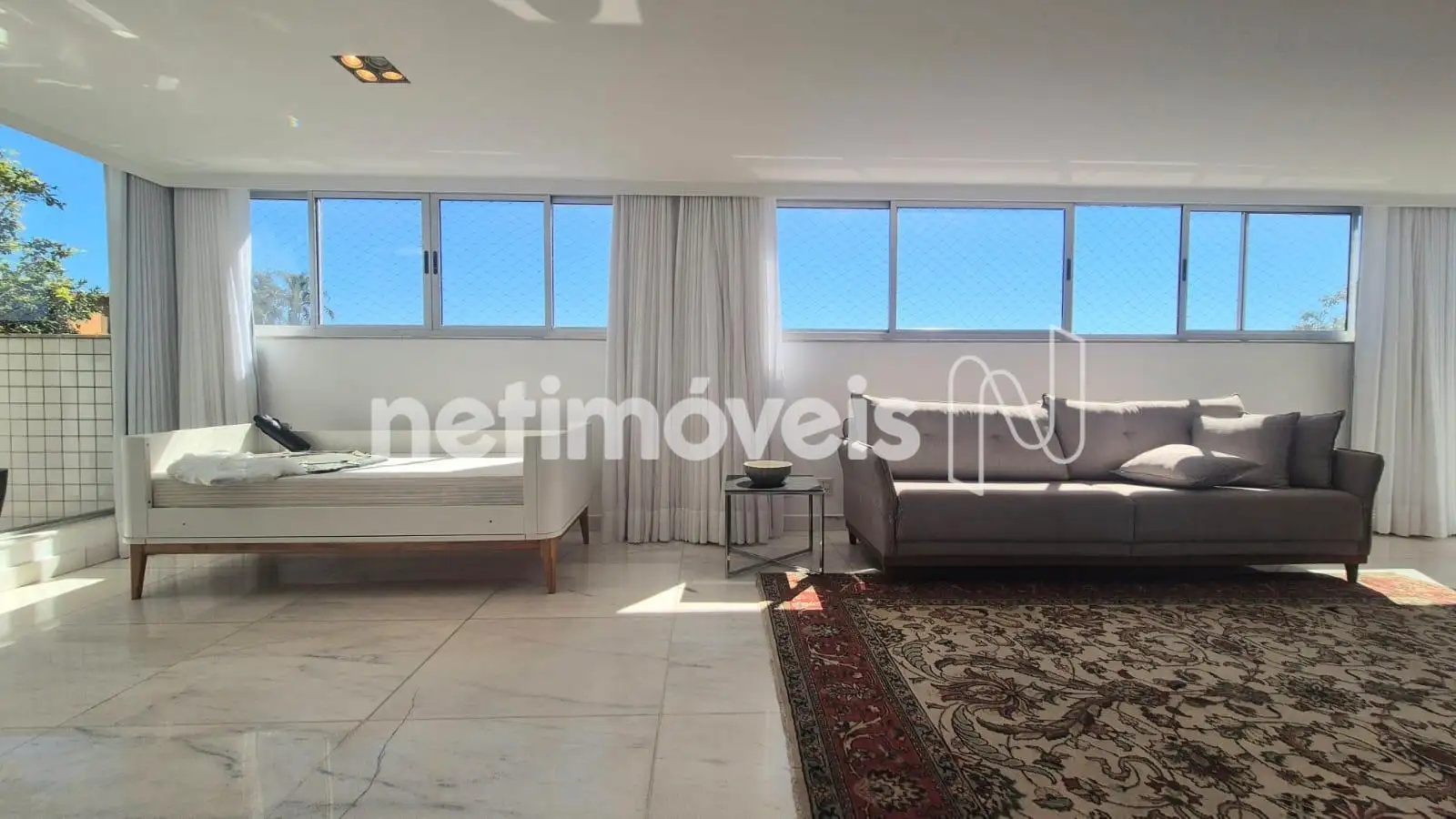 Sala ampla cobertura