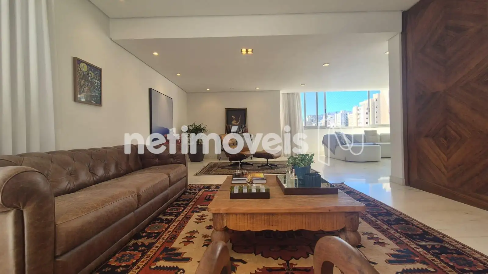Sala ampla para vários ambientes
