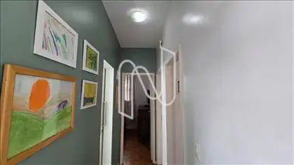 Corredor de acesso para os quartos e banheiro