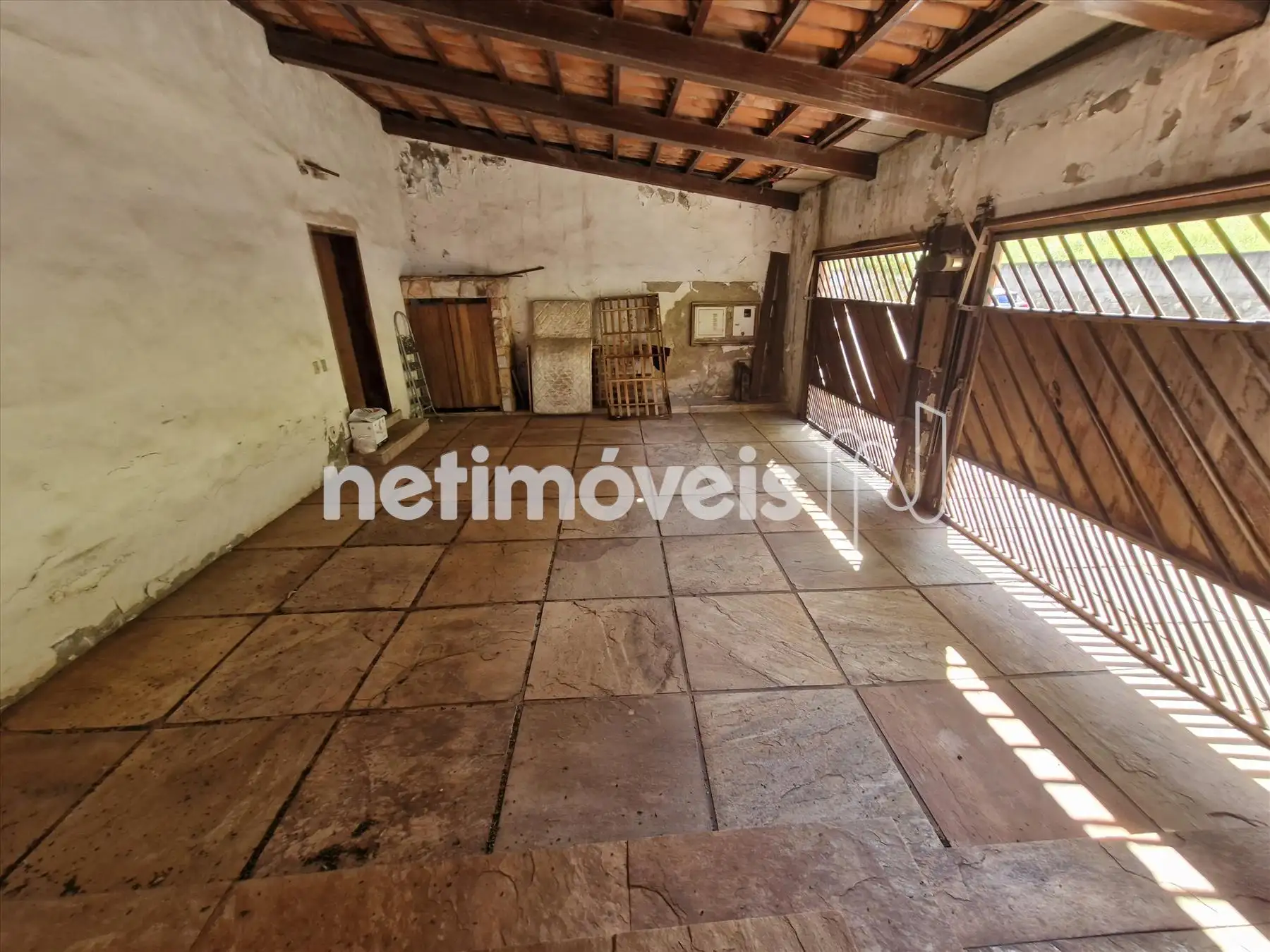 garagem e quartinho despejo