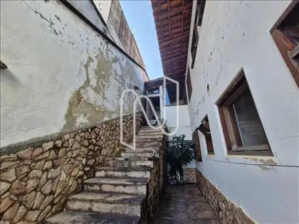 escada acesso - cozinha / quintal