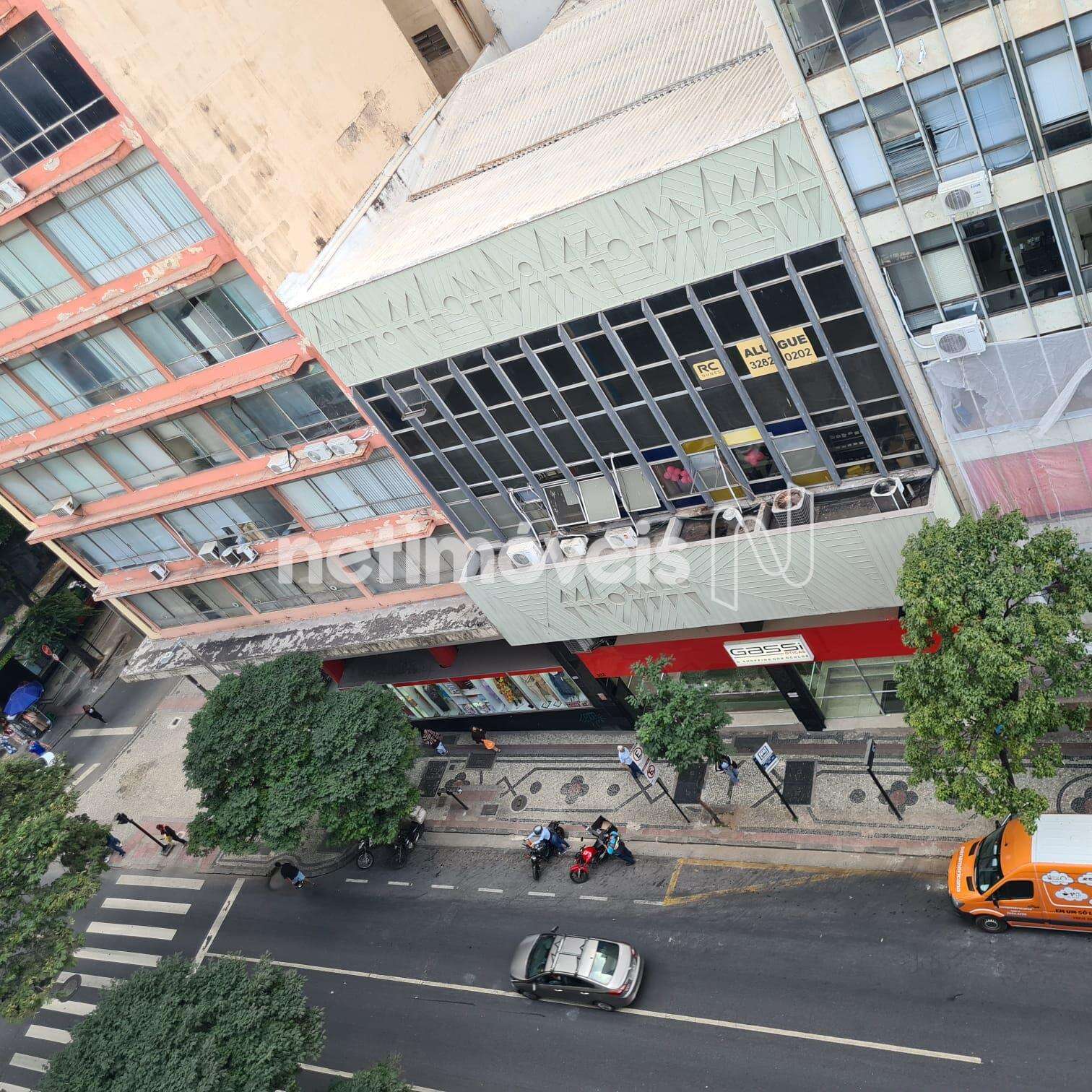 Andar alto. Vista frente do prédio