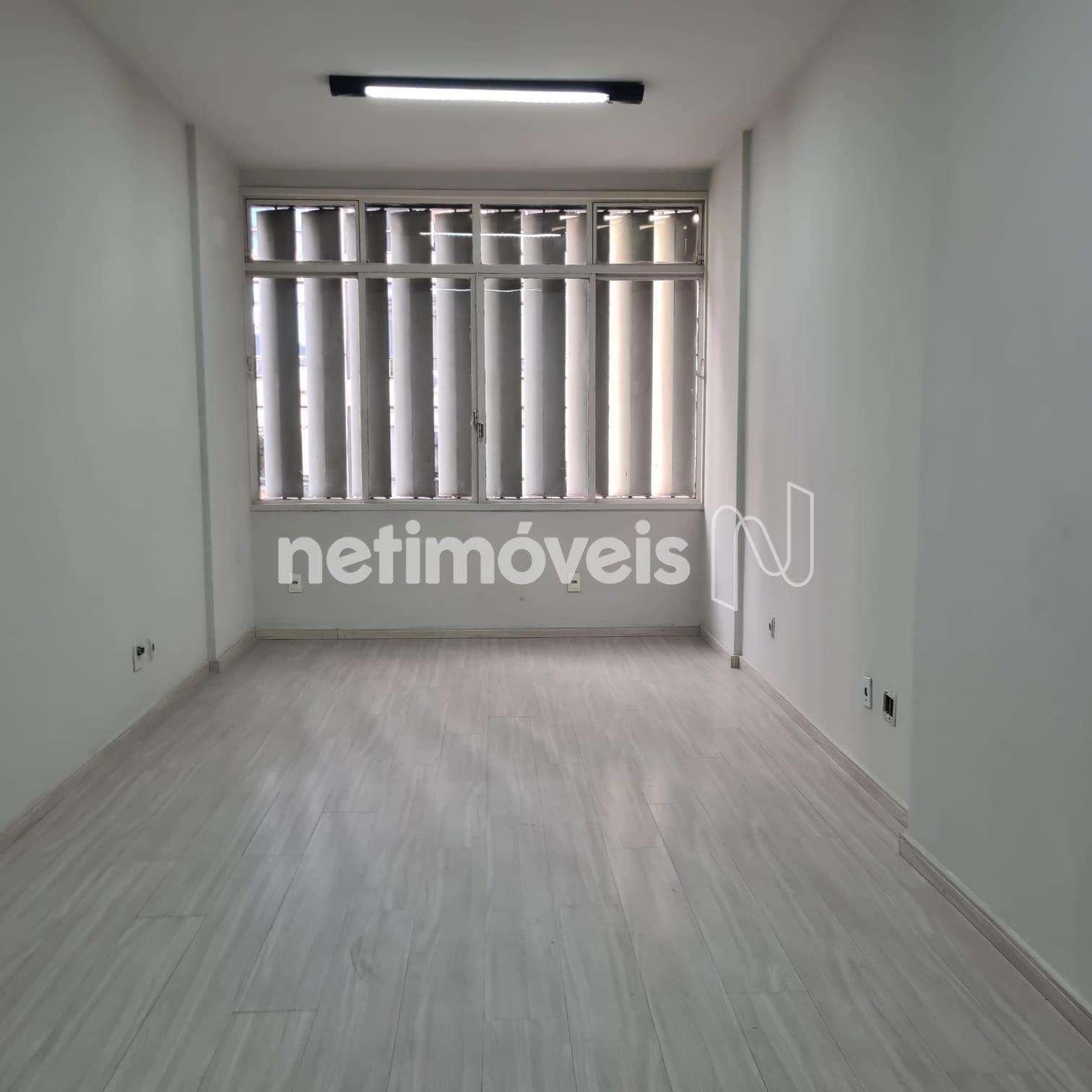 Sala ampla clara e arejada