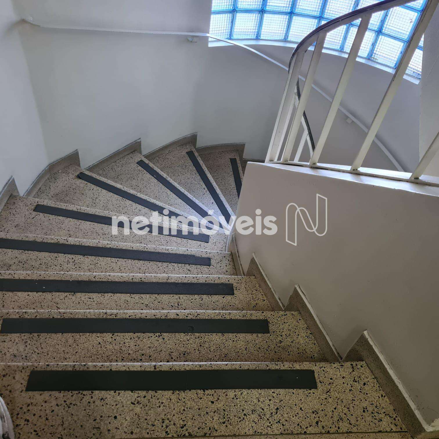 Linda escadaria com anti derrapante