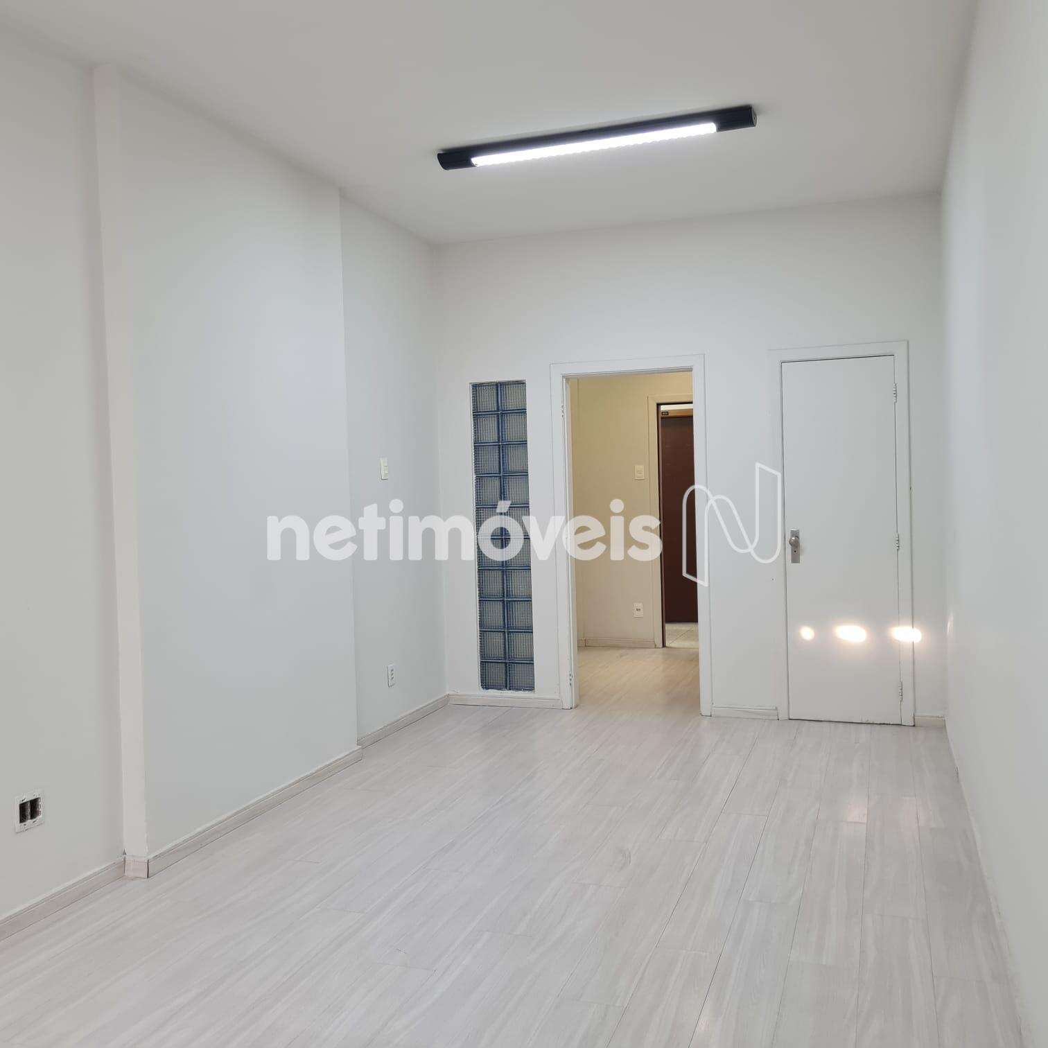 Sala com anti-sala e banheiro