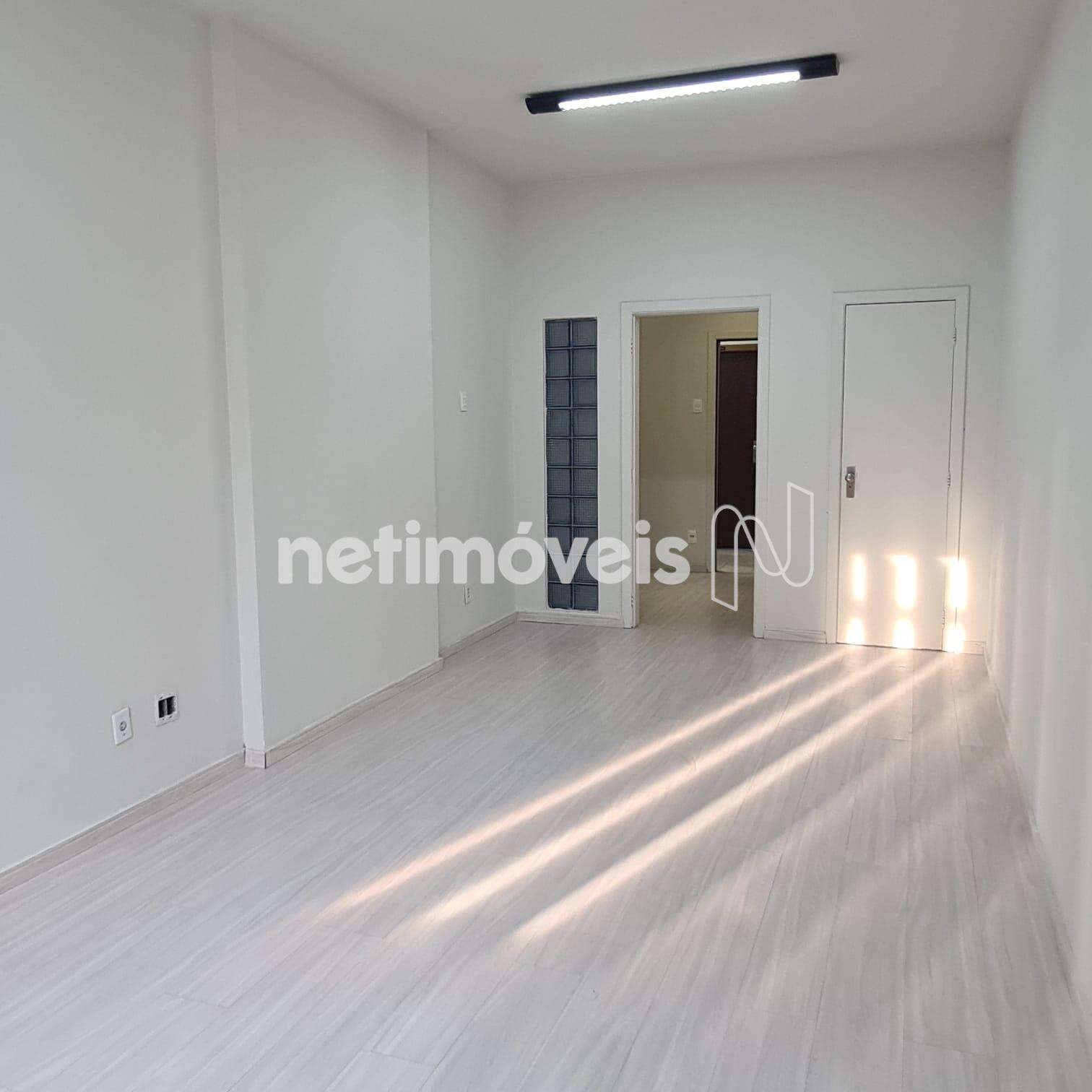 Sala com anti-sala e banheiro