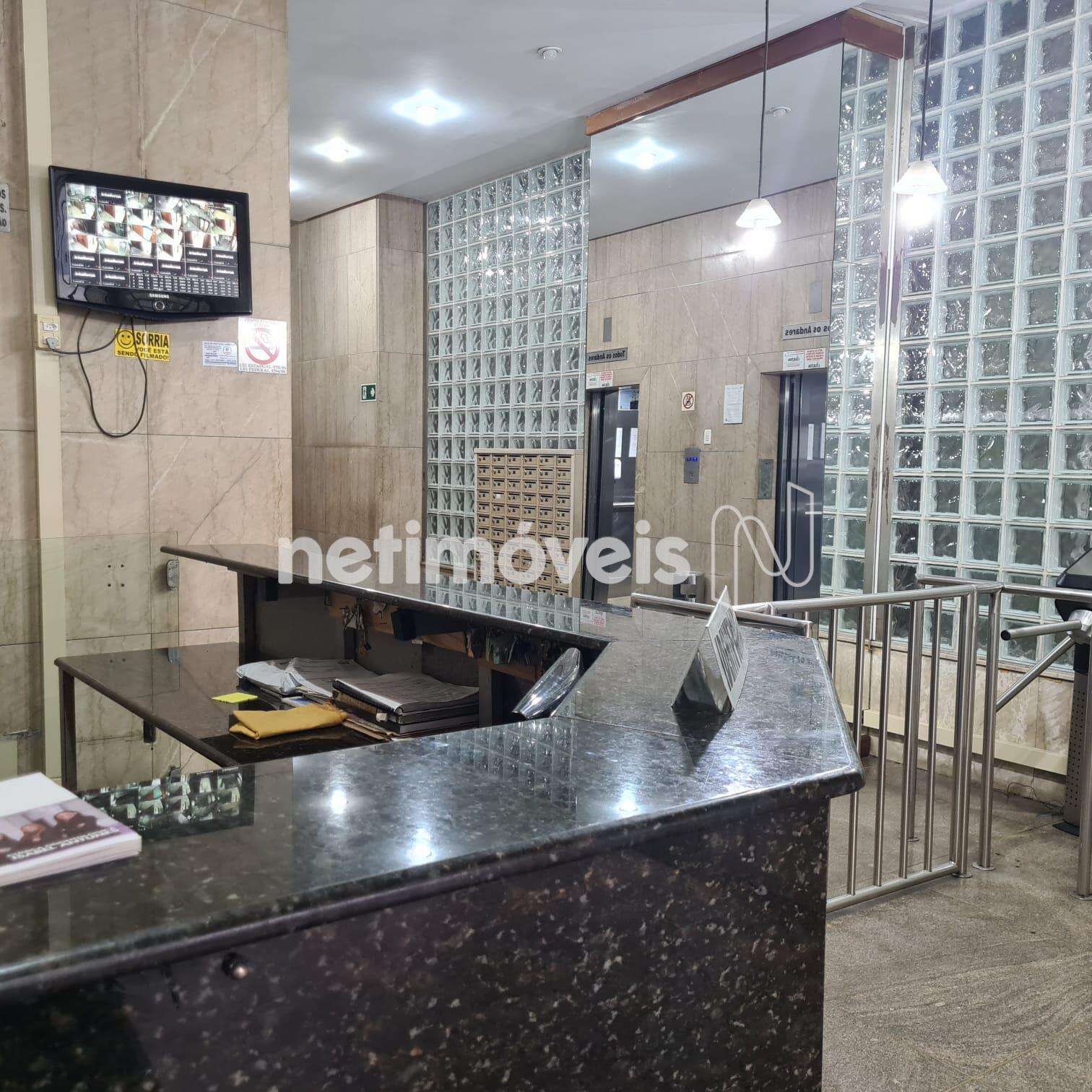 Portaria prédio com câmeras de segurança