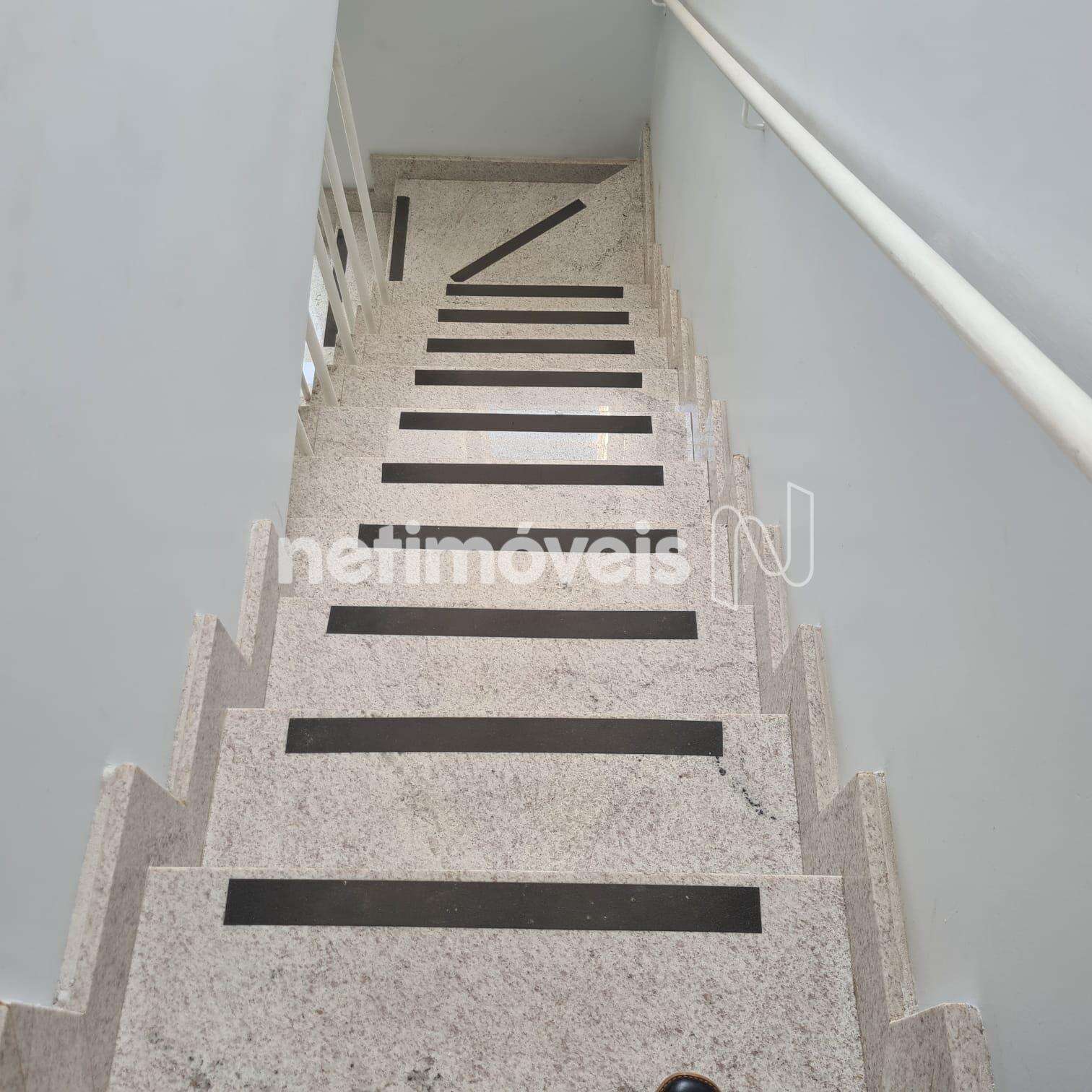 Escadaria acesso 2º andar