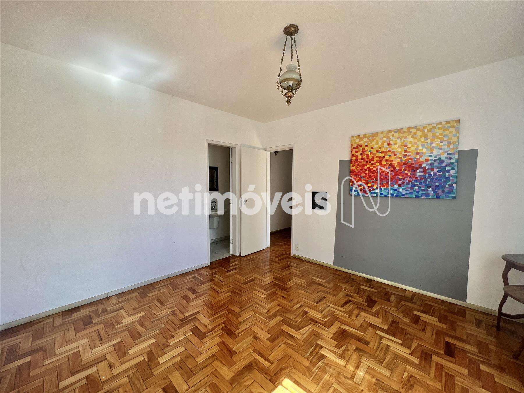 Quarto suite com piso escama de peixe 