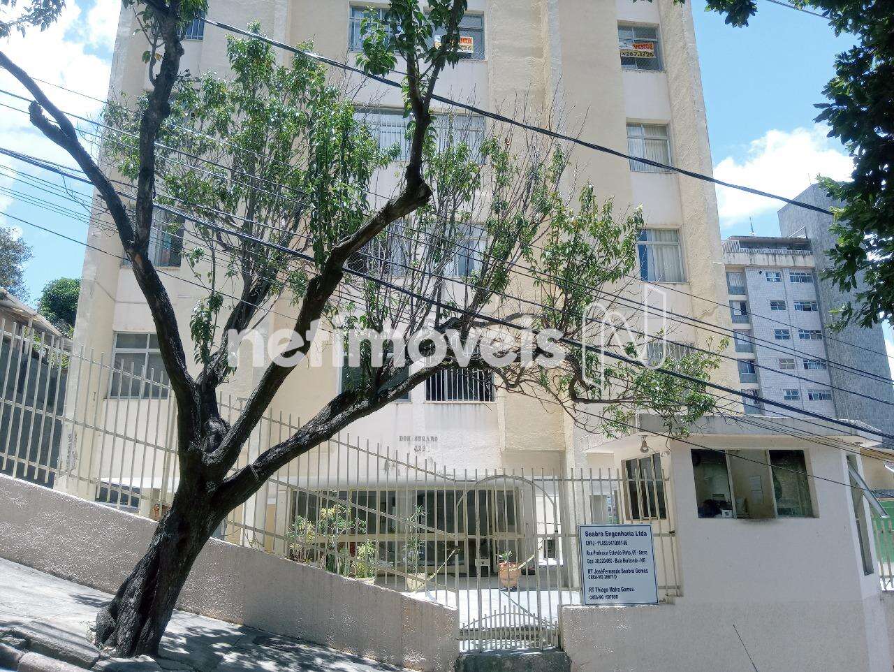 Fachada do prédio com elevador