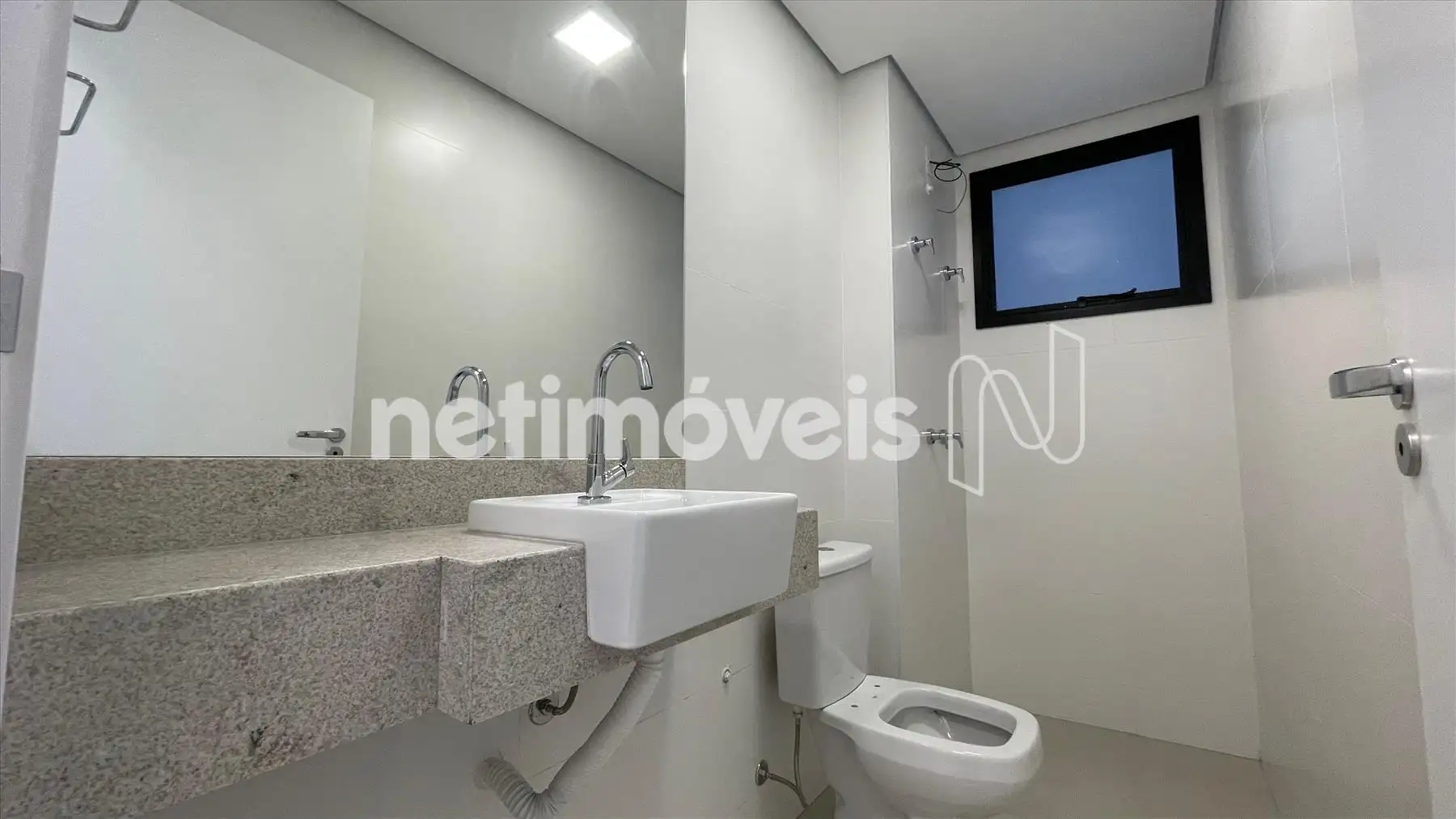 Banho Social com espelho 