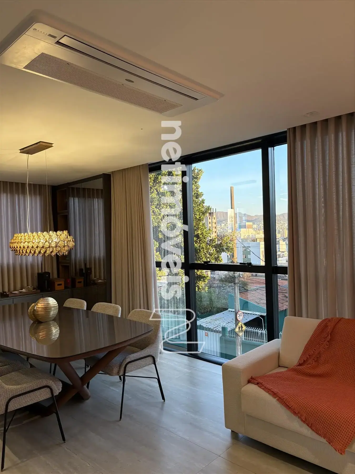 Sala de estar -  vista para a Serra do Curral