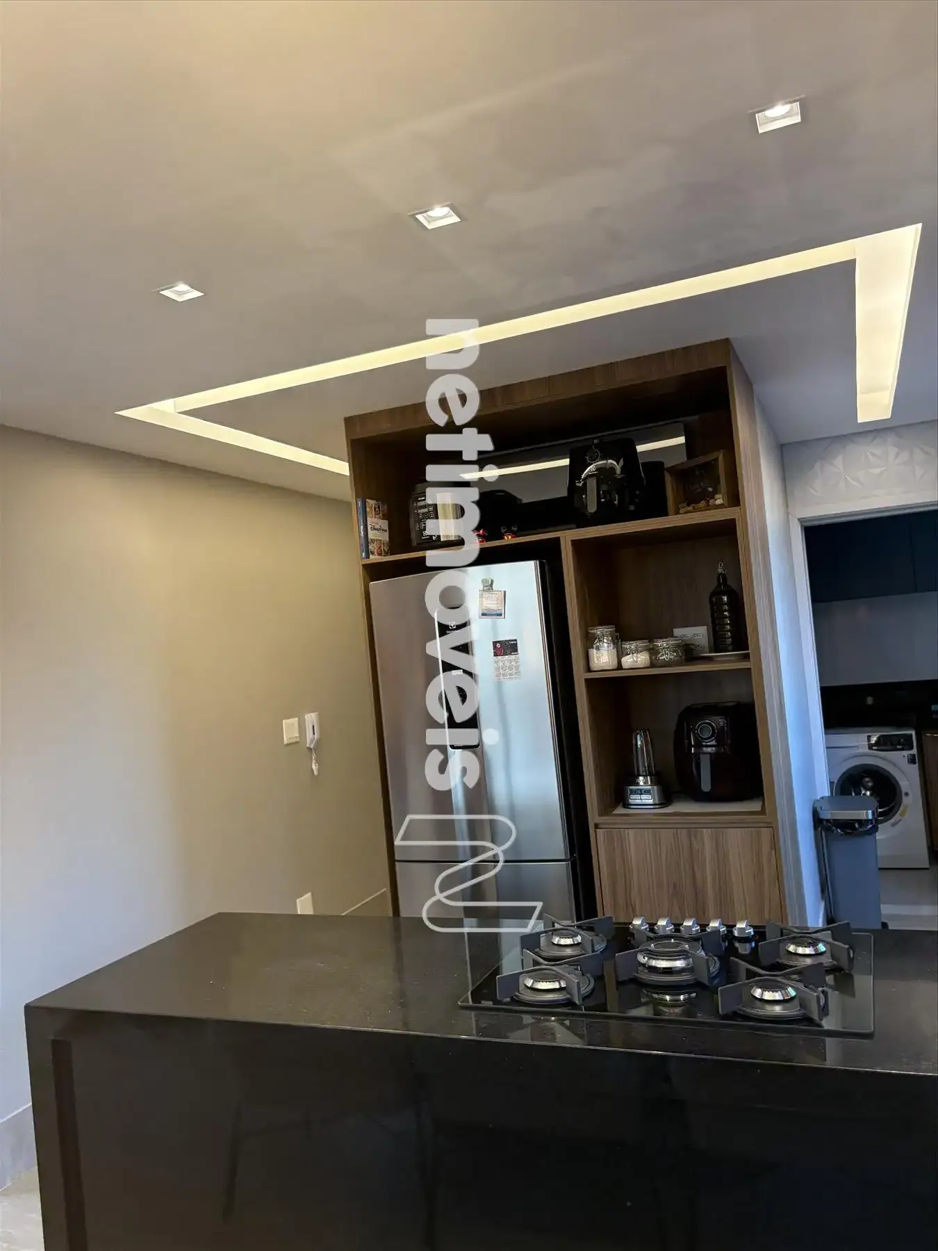 Cozinha com Ilha e Torre Quente