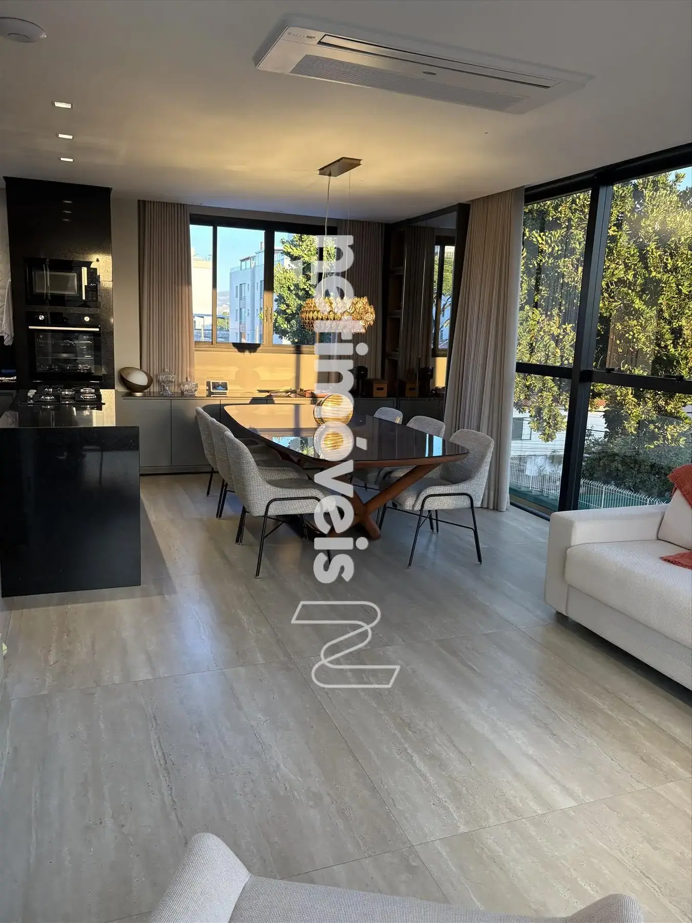 Sala de estar com vista panorâmica