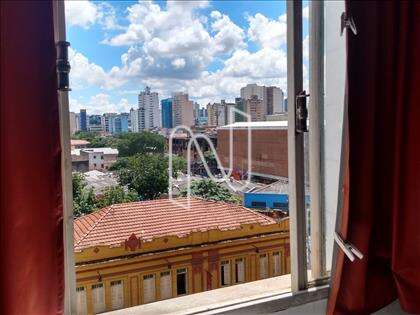 Vista do quarto para frente do prédio