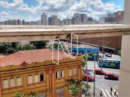 Vista frente do prédio para o Mercado Novo