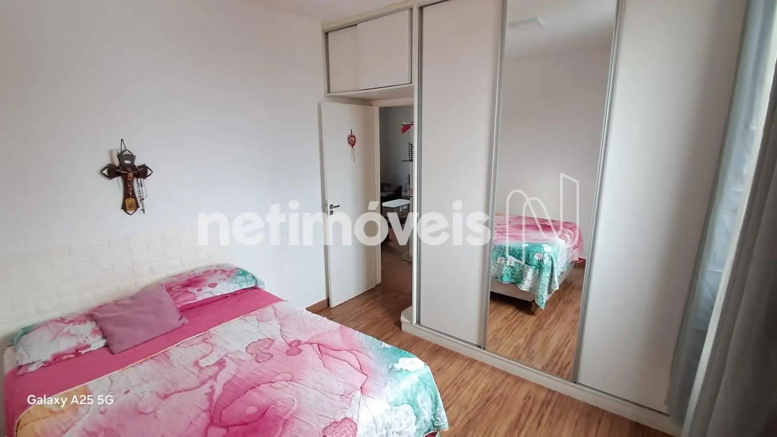 Quarto casal com armparios