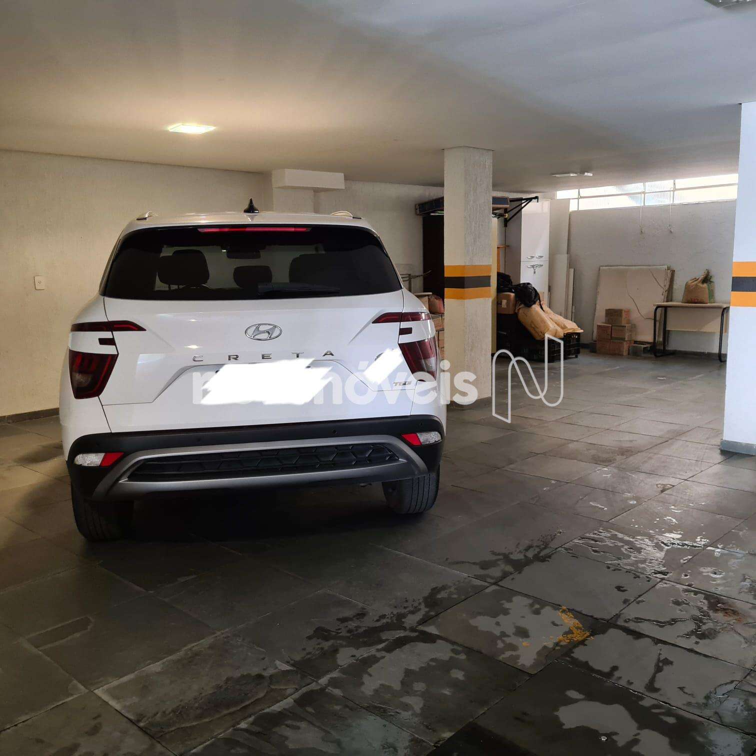 2 vagas livres, cobertas e demarcadas.