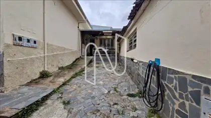 Corredor de acesso ao imóvel 1 e 2