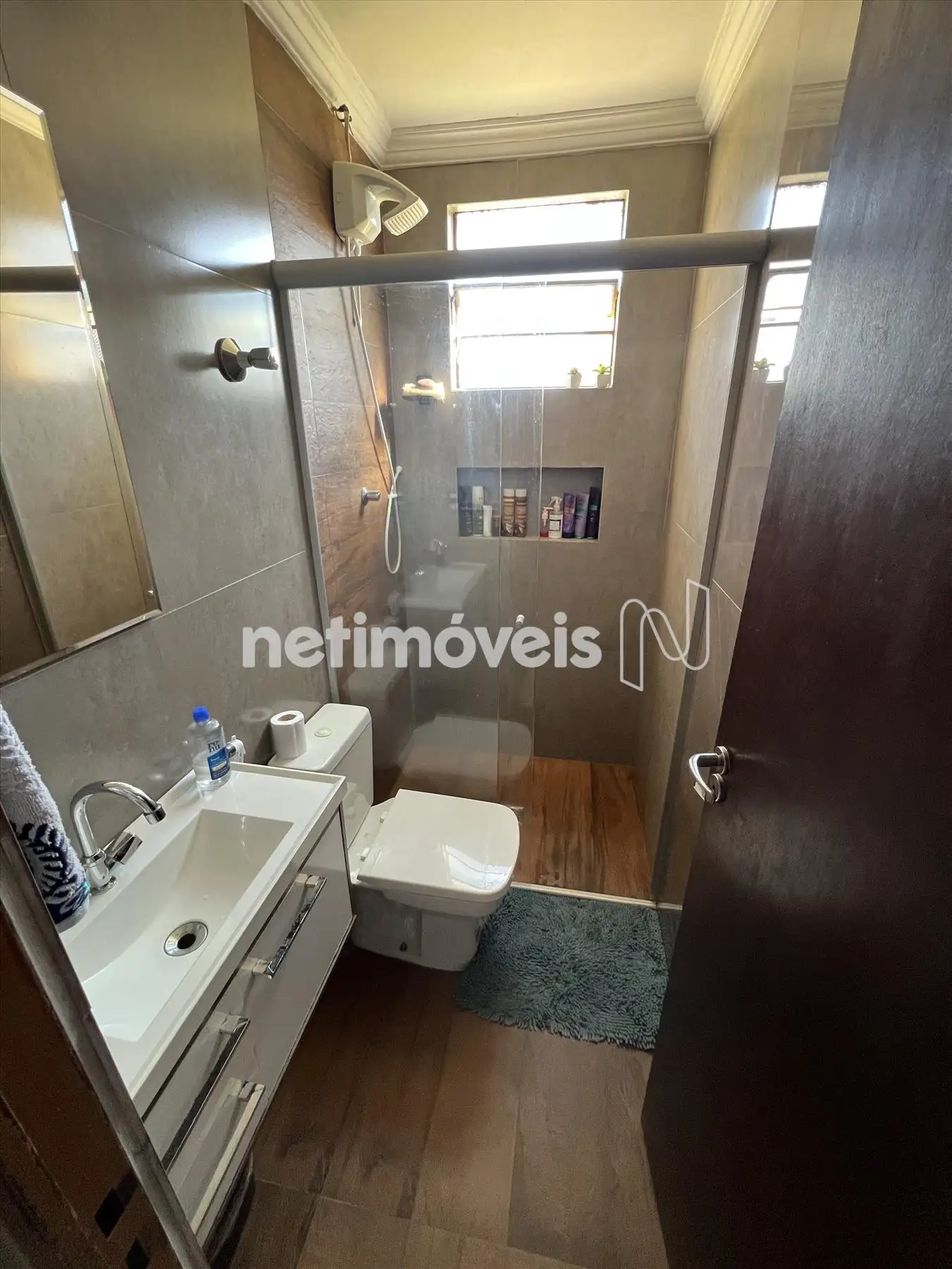 Banheiro com Armários , Box em vidro, Nicho